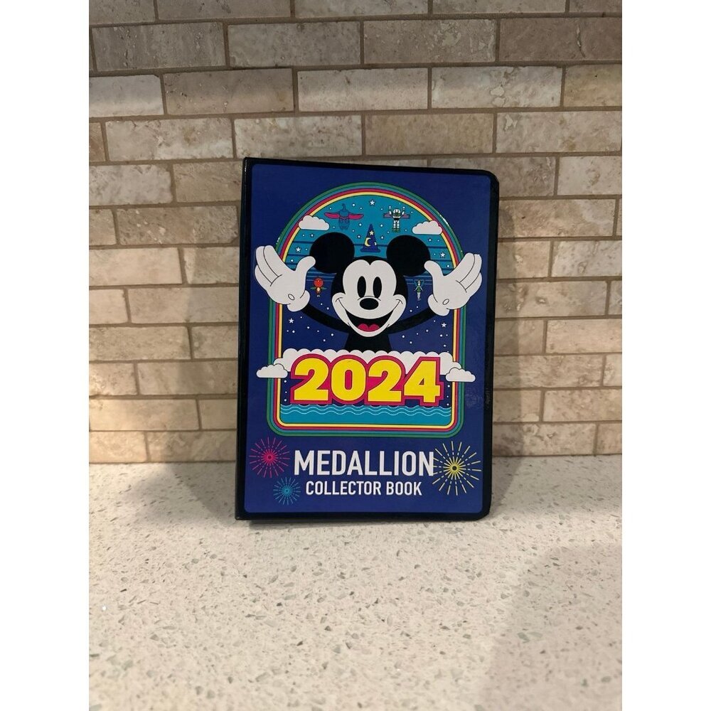 Disney World Parks 2024 Collectible Medallion Holder‎ Book Binder Mickey Mouse